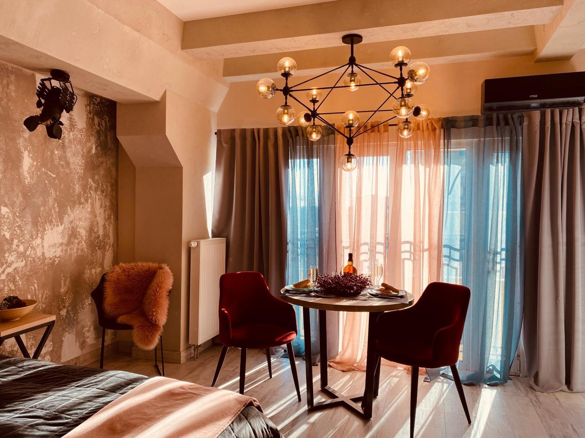 Studio Lux Loft On Victory Street In The City Center Winnica Zewnętrze zdjęcie