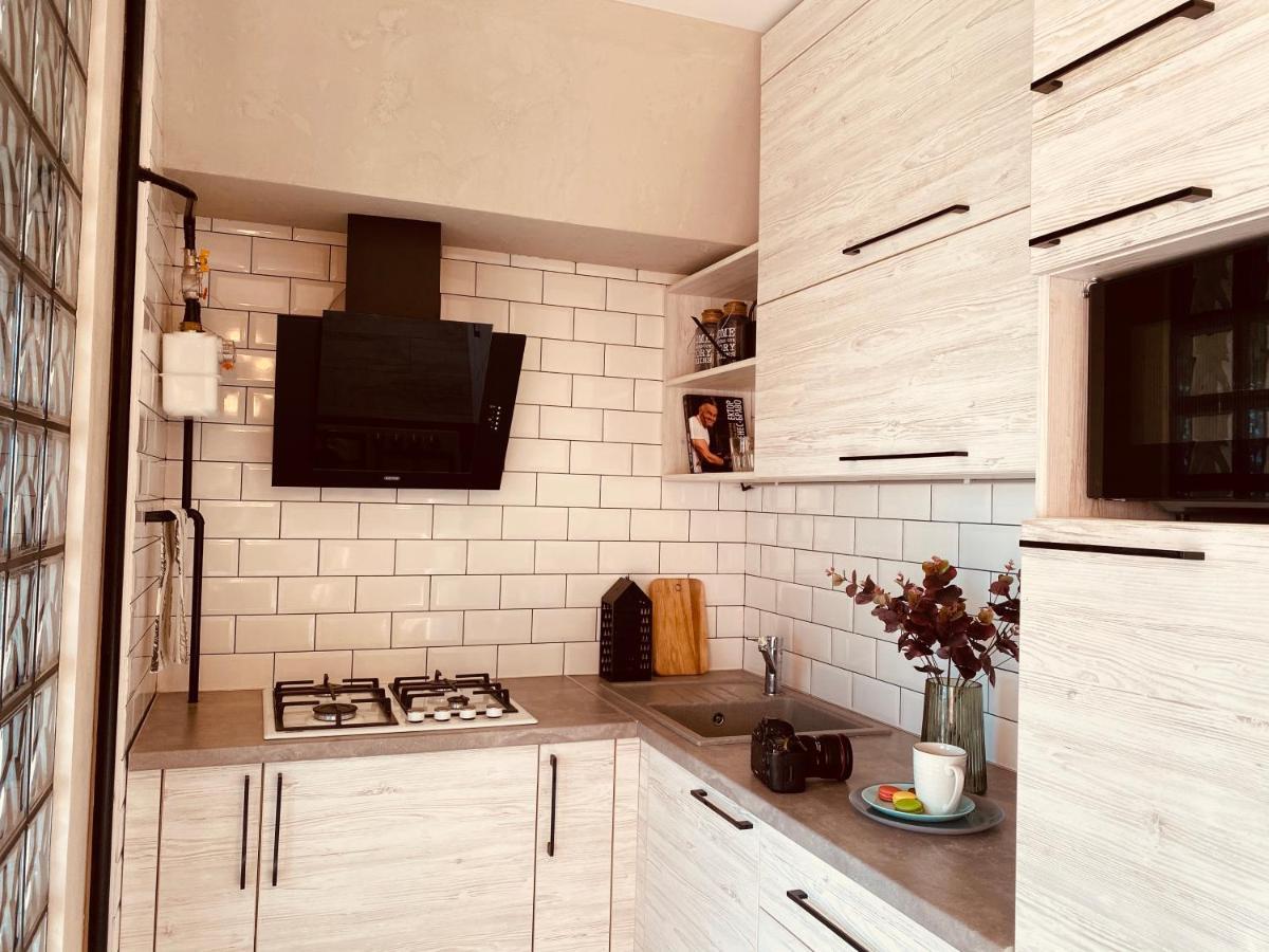 Studio Lux Loft On Victory Street In The City Center Winnica Zewnętrze zdjęcie